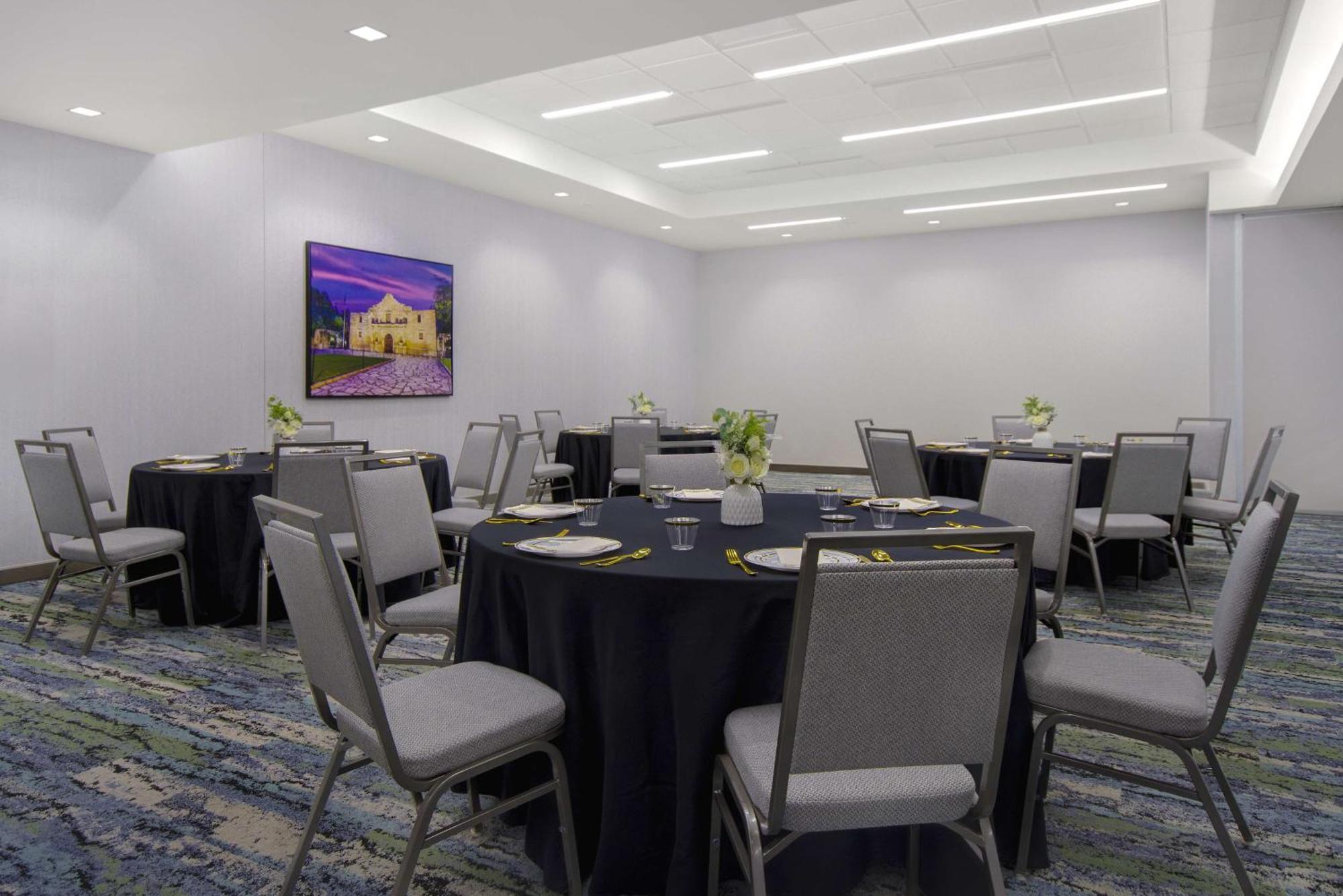 Hotel Hampton Inn&suites Riverwalk 3*