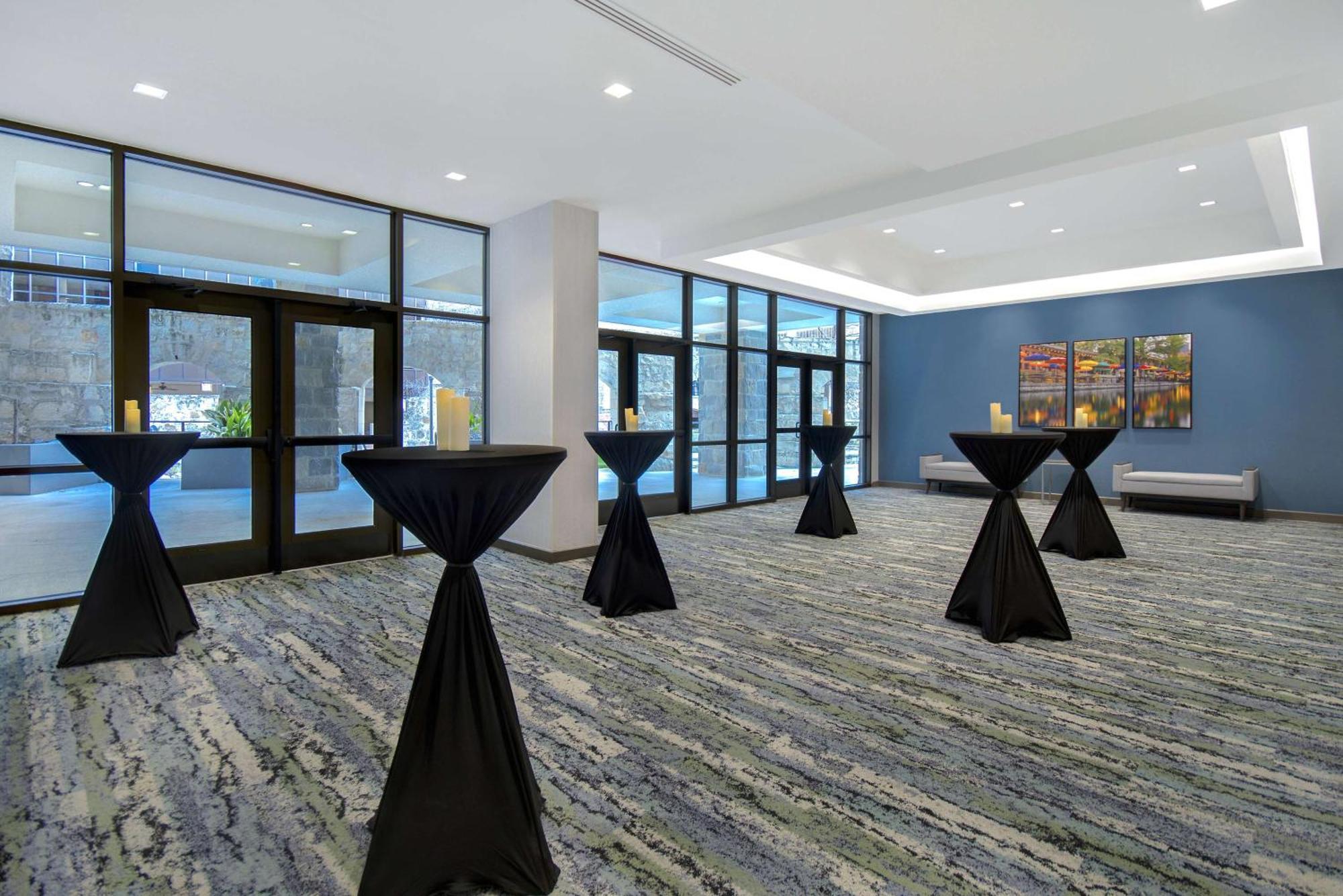 Hampton Inn&suites Riverwalk 3*
