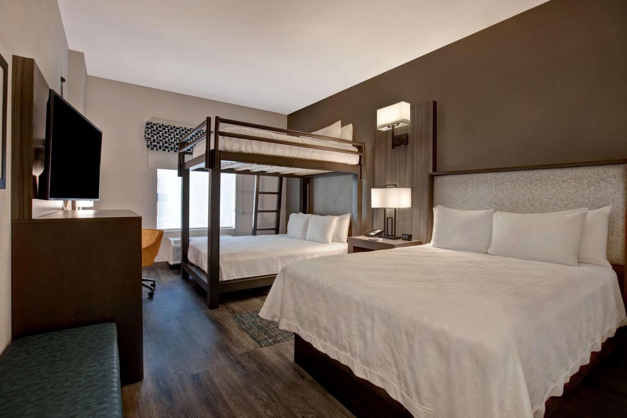 Hampton Inn&suites Riverwalk