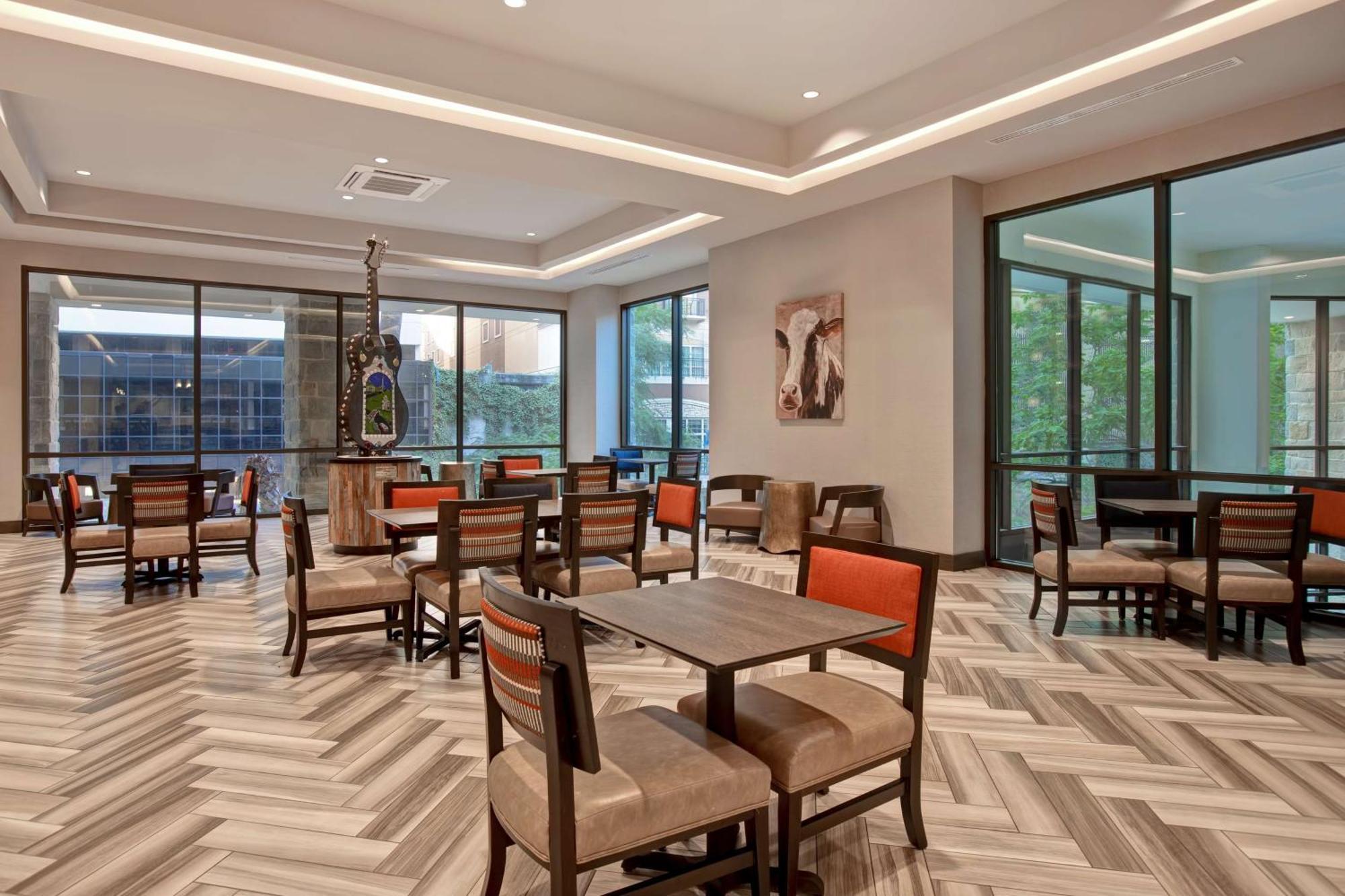 Hampton Inn&suites Riverwalk