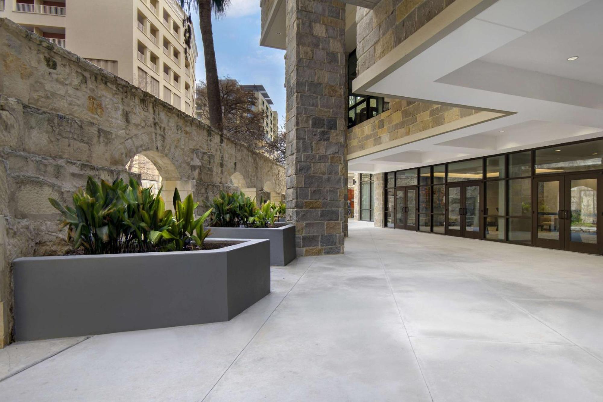 Hampton Inn&suites Riverwalk