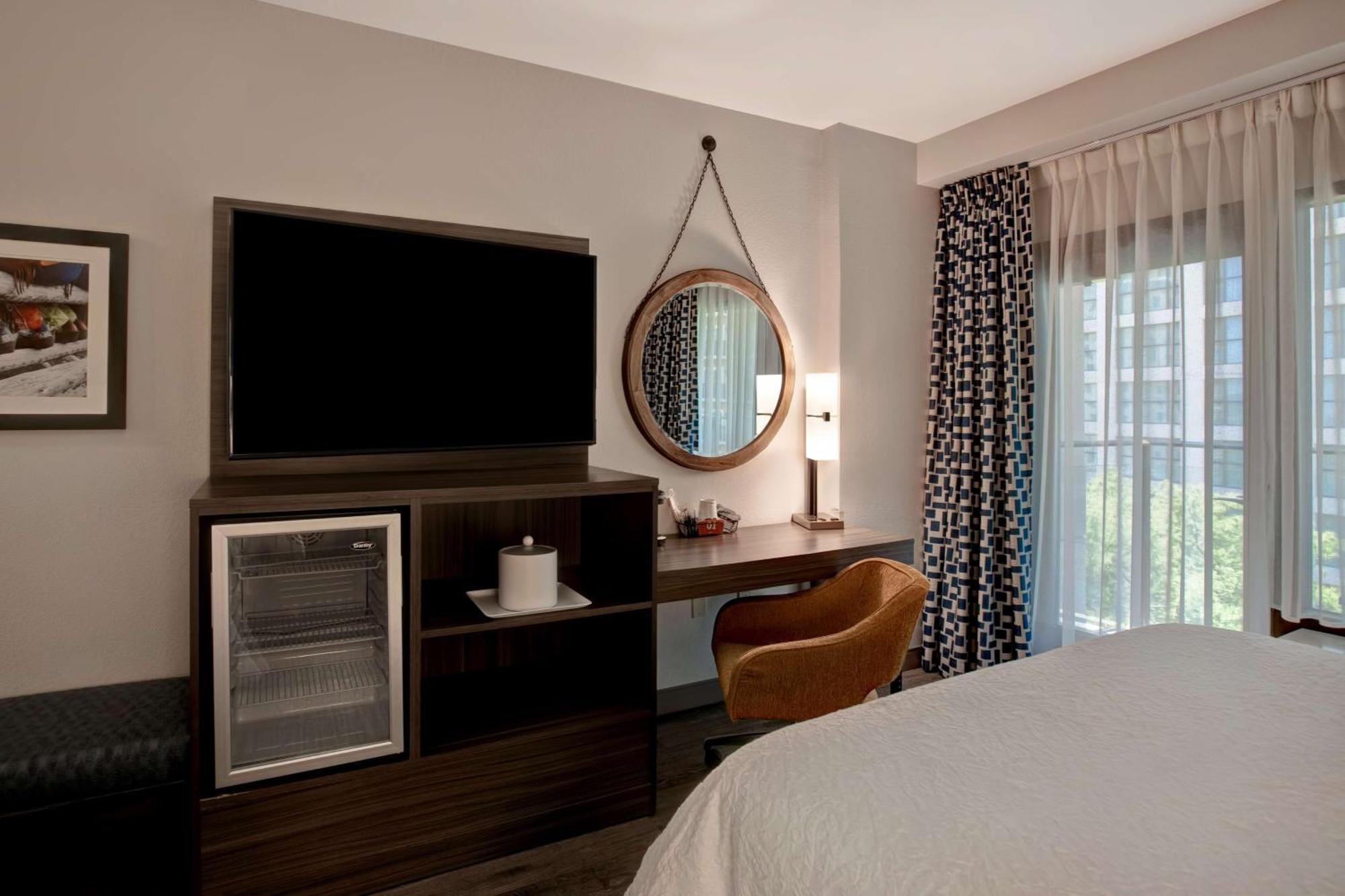 Hotel Hampton & Riverwalk