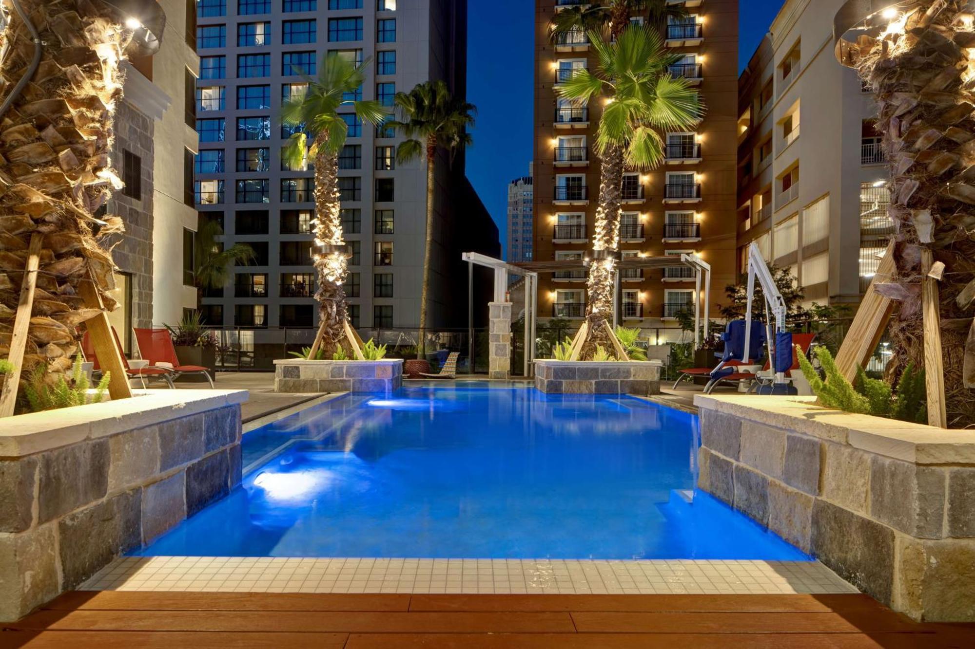 Hotel Hampton & Riverwalk 3*